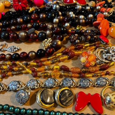 Tray of Costume Jewelry Mixed Lot