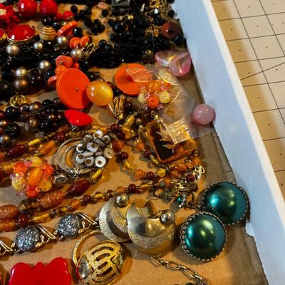 Tray of Costume Jewelry Mixed Lot