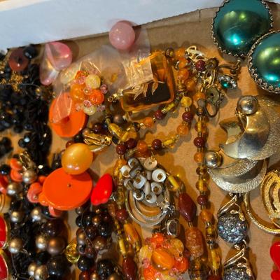 Tray of Costume Jewelry Mixed Lot