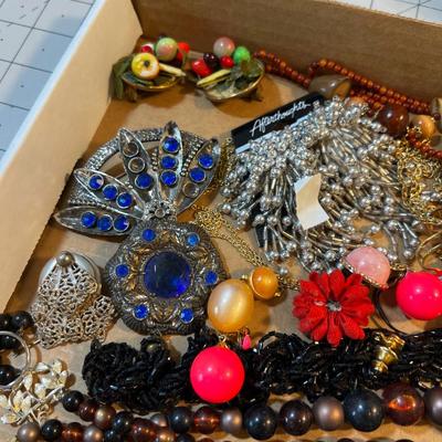 Tray of Costume Jewelry Mixed Lot
