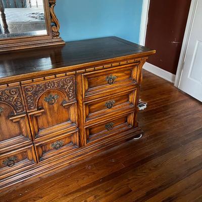 9- Drawer Dresser  OAK - Link-Taylor