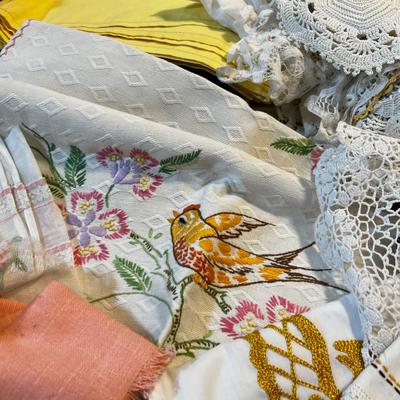 Great Vintage Mixed Linen Lot: Pillows, Aprons, Doylies, Embroidery work, Crewel, etc.,
