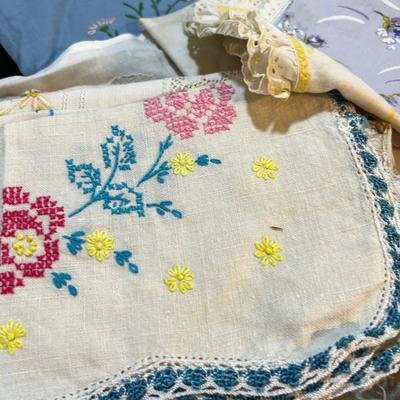 Great Vintage Mixed Linen Lot: Pillows, Aprons, Doylies, Embroidery work, Crewel, etc.,
