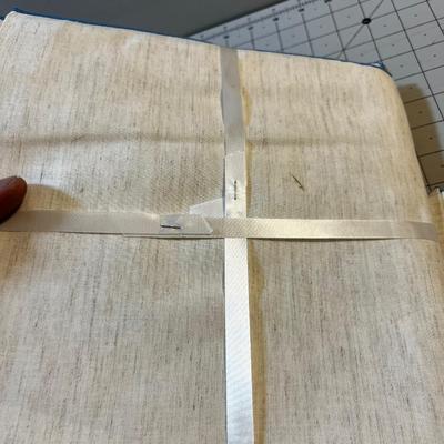 New Bridge Set: Table Cloth and napkins. 