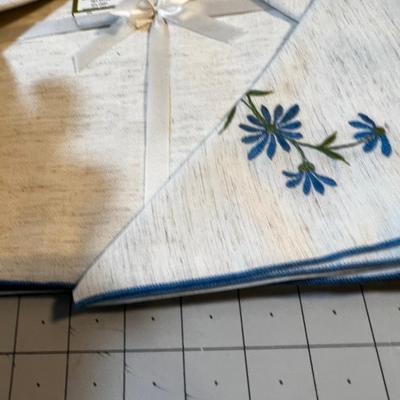 New Bridge Set: Table Cloth and napkins. 