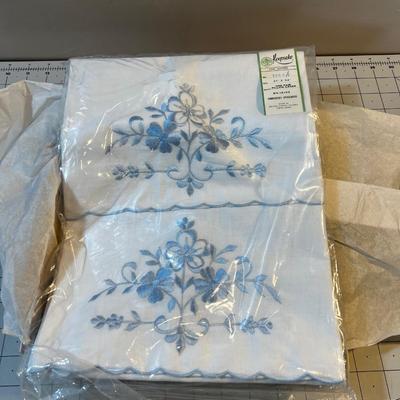 NEW Set of Pillow Cases