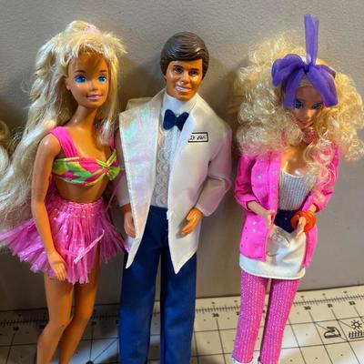 9 Barbies 