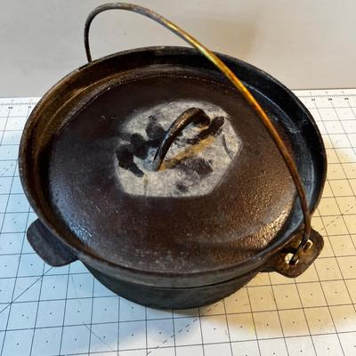 Cast Iron Dutch Oven  w Lid 10" No Name