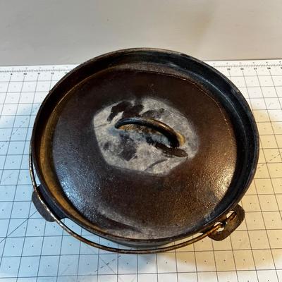Cast Iron Dutch Oven  w Lid 10" No Name