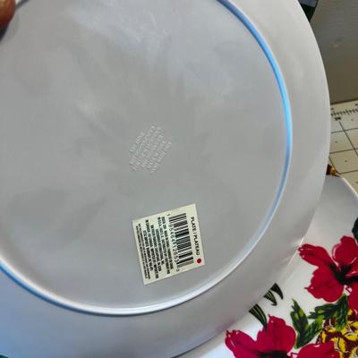 Plastic Pineapple and Flamingo Plates for the Outdoor Party