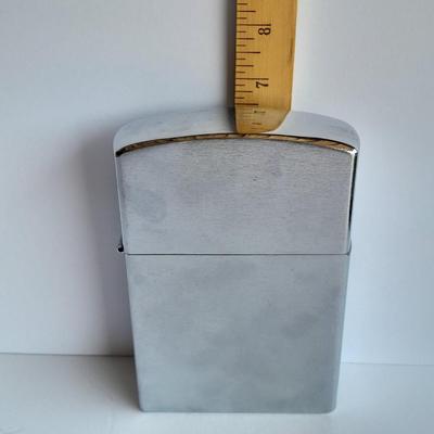 Gigantic Zippo like lighter really does work! Gimme all the light!