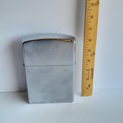 Gigantic Zippo like lighter really does work! Gimme all the light!