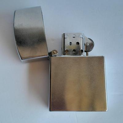 Gigantic Zippo like lighter really does work! Gimme all the light!