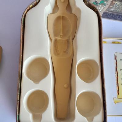 Lift the lid on Mummies Treasure filled kit with Two books on Mummies