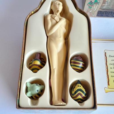 Lift the lid on Mummies Treasure filled kit with Two books on Mummies