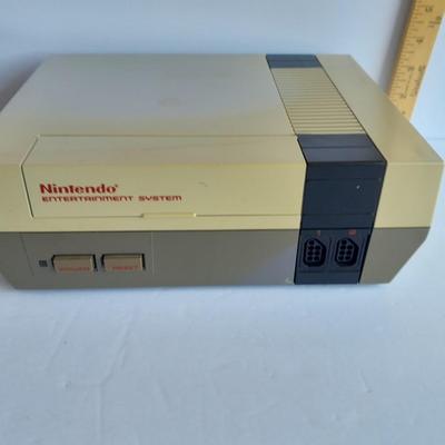Vintage Nintendo Entertainment center with Eight Games, Rob Robot, Gun, AND MORE