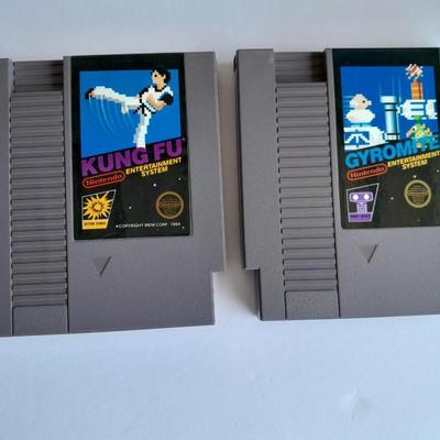 Vintage Nintendo Entertainment center with Eight Games, Rob Robot, Gun, AND MORE