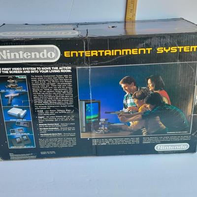Vintage Nintendo Entertainment center with Eight Games, Rob Robot, Gun, AND MORE