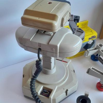 Vintage Nintendo Entertainment center with Eight Games, Rob Robot, Gun, AND MORE
