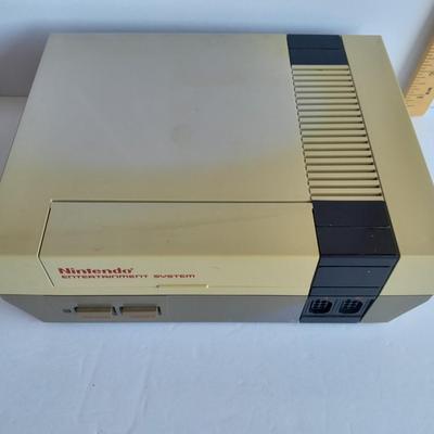 Vintage Nintendo Entertainment center with Eight Games, Rob Robot, Gun, AND MORE