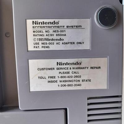Vintage Nintendo Entertainment center with Eight Games, Rob Robot, Gun, AND MORE
