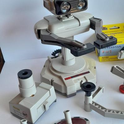 Vintage Nintendo Entertainment center with Eight Games, Rob Robot, Gun, AND MORE