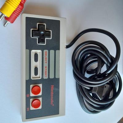 Vintage Nintendo Entertainment center with Eight Games, Rob Robot, Gun, AND MORE