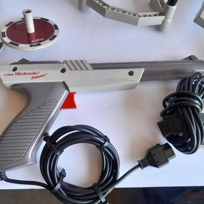Vintage Nintendo Entertainment center with Eight Games, Rob Robot, Gun, AND MORE