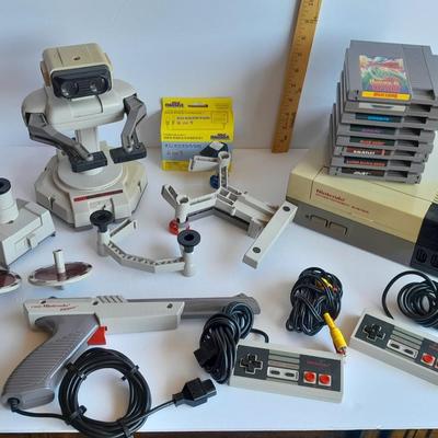 Vintage Nintendo Entertainment center with Eight Games, Rob Robot, Gun, AND MORE