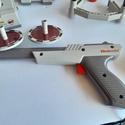 Vintage Nintendo Entertainment center with Eight Games, Rob Robot, Gun, AND MORE