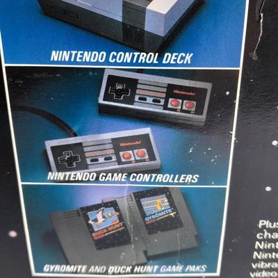 Vintage Nintendo Entertainment center with Eight Games, Rob Robot, Gun, AND MORE