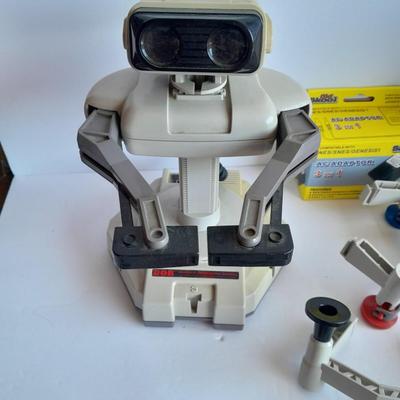 Vintage Nintendo Entertainment center with Eight Games, Rob Robot, Gun, AND MORE
