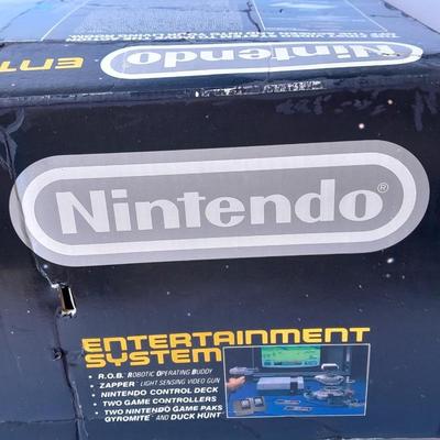 Vintage Nintendo Entertainment center with Eight Games, Rob Robot, Gun, AND MORE