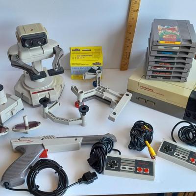 Vintage Nintendo Entertainment center with Eight Games, Rob Robot, Gun, AND MORE