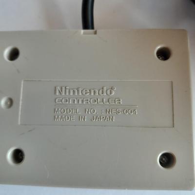 Vintage Nintendo Entertainment center with Eight Games, Rob Robot, Gun, AND MORE