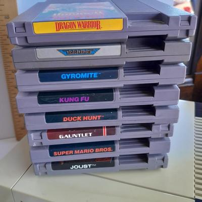 Vintage Nintendo Entertainment center with Eight Games, Rob Robot, Gun, AND MORE