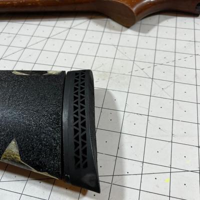 2 Remington Stocks and 4 Grips 