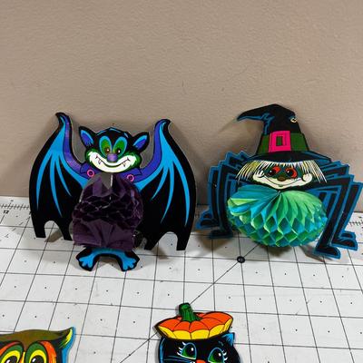 Beistle Co, Made in the USA; (7) Bat, Owl, Cats and Spider