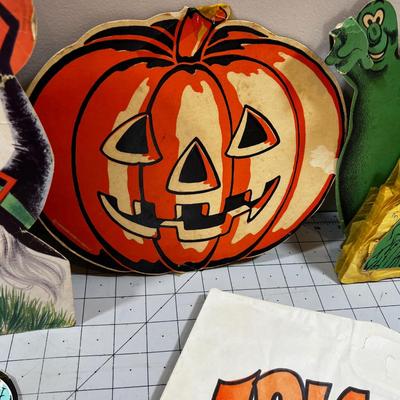 1960's Paper Halloween Cardboard Decorations: 2 Skeletons, Accordion Tissue Witch, Paper Bag, Balloons & Witch. 