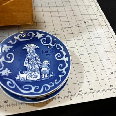 BLUE Royal Copenhagen 1971 Mothers Day! 