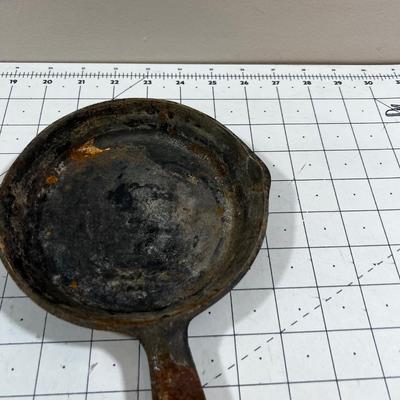 2 Cast Iron Low Skillets 6" & 8-1/2" 