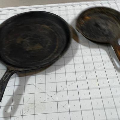 2 Cast Iron Low Skillets 6" & 8-1/2" 