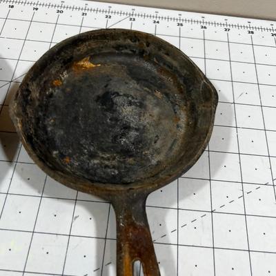 2 Cast Iron Low Skillets 6" & 8-1/2" 