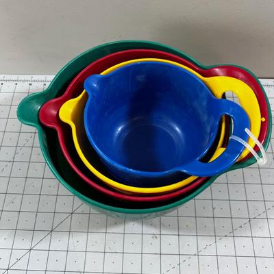 4 Piece New Old Stock Plastic Mixing Bowl set