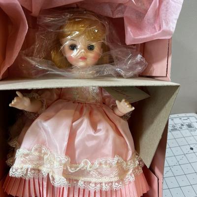 2 - Madam  Alexander 14" McGuffey Anna & Rosy 