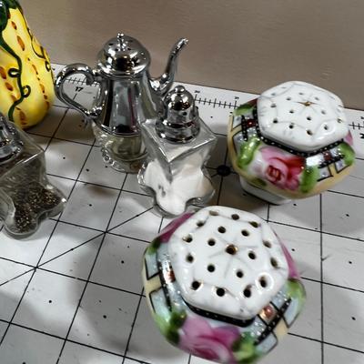 Collection of Salt & Pepper, ceramic and glass