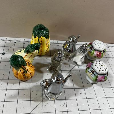 Collection of Salt & Pepper, ceramic and glass