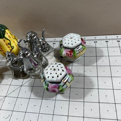 Collection of Salt & Pepper, ceramic and glass