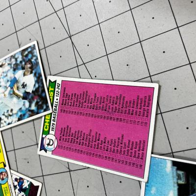 Bunch of 1979 Baseball Cards 