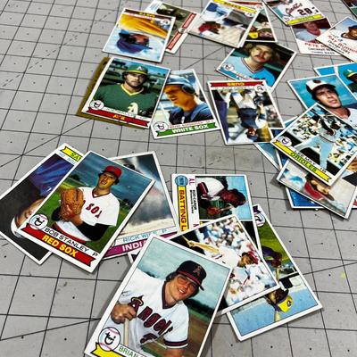 Bunch of 1979 Baseball Cards 